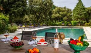 Продажа Бастид, типичный южный дом Bonnieux