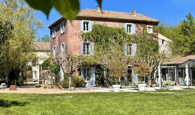 Продажа Бастид, типичный южный дом L'Isle-sur-la-Sorgue