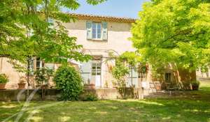 Продажа Бастид, типичный южный дом La Tour-d'Aigues