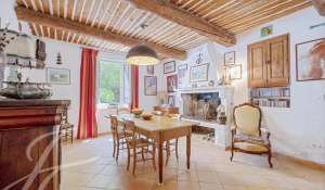 Продажа Бастид, типичный южный дом La Tour-d'Aigues