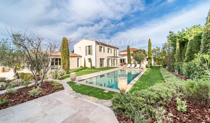 Продажа Дом Eygalières