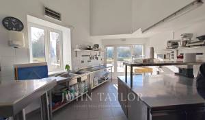 Продажа Поместье La Garde-Adhémar