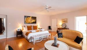 Продажа Поместье La Garde-Adhémar