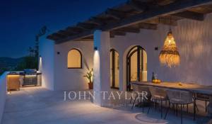 Продажа Поместье Santa Eularia des Riu