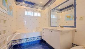 Продажа Поместье Simiane-Collongue