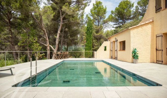 Продажа Поместье Simiane-Collongue