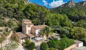 Продажа Поместье Vauvenargues