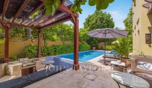 Продажа Вилла The Lakes