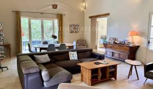 Продажа Замок Saint-Saturnin-lès-Apt