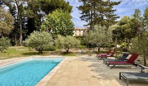 Продажа Замок Saint-Saturnin-lès-Apt