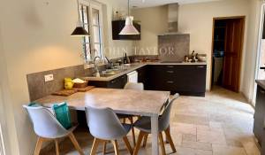 Продажа Замок Saint-Saturnin-lès-Apt